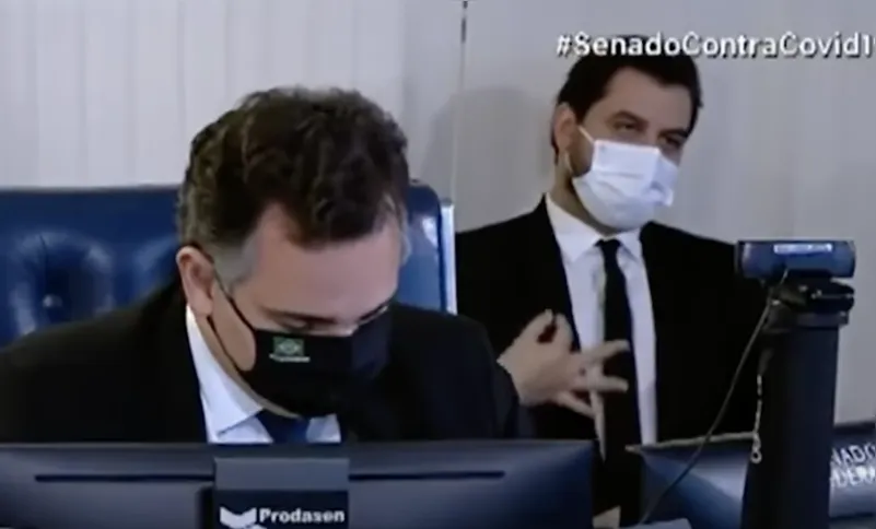 Assessor foi indiciado por gesto supremacista