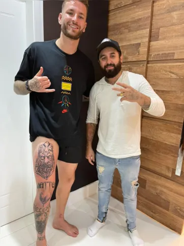 De Gabigol ao rapper PK Delas, Jhony Tattoo é o preferido dos artistas
