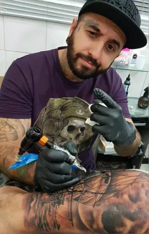 De Gabigol ao rapper PK Delas, Jhony Tattoo é o preferido dos artistas
