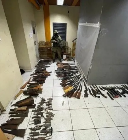 Diversas armas foram apreendidas na ação
