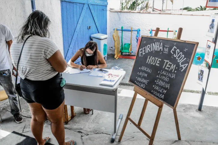 A 'feirinha' conta com produtos adquiridos da Agricultura Familiar