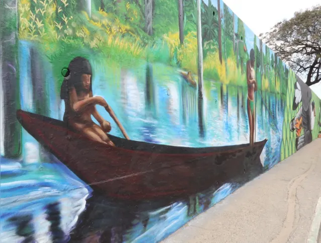 Essa é a primeira parte do muro do viaduto em questão