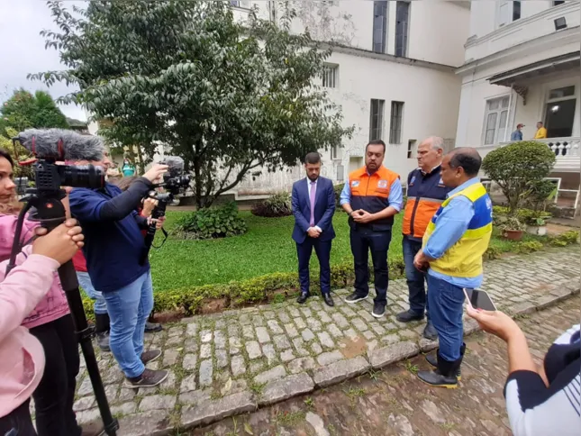 Na Avenida Getúlio Vargas com a Rua Lopes de Castro, no mesmo bairro, serão realizadas obras de contenção de encostas