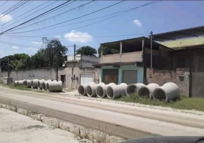 Imagem ilustrativa da imagem Parou por quê? Moradores pedem conclusão de obras na Estrada de Ipiíba, paradas há quase 4 meses