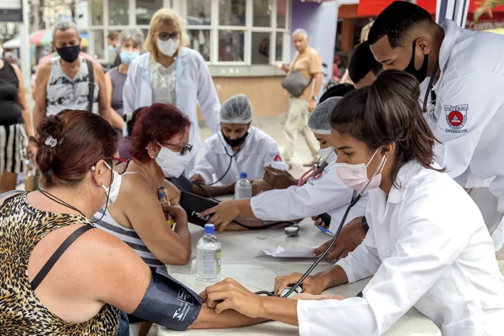 A iniciativa ofereceu serviços de aferição de pressão arterial, isenção de documentação com equipes do Comitê do Sub-Registro, atendimentos com nutricionista, oficinas de bijuterias e economia de energia elétrica