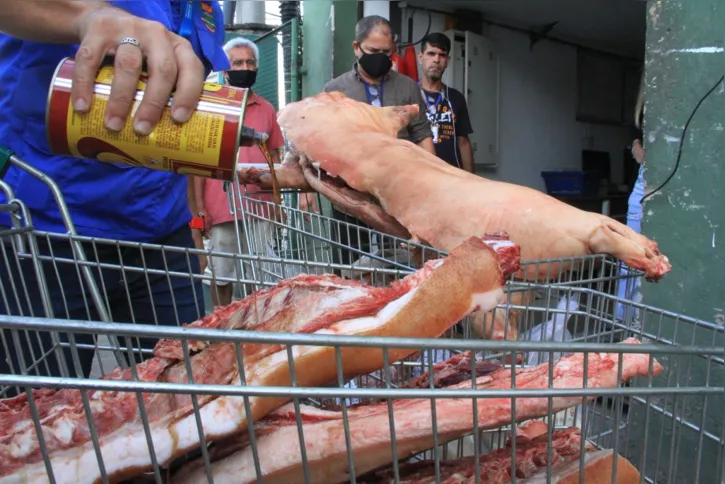 Alimentos foram descartados