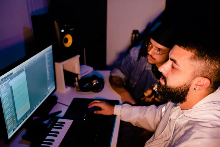 Ele também produziu músicas de Filipe Papi