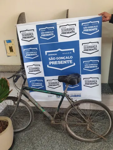A bicicleta que estava com o acusado foi apreendida