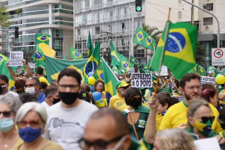 A manifestação na Praia de Icaraí começou às 9h