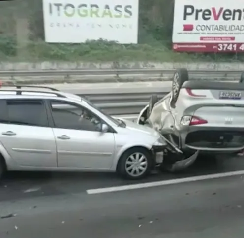 Cinco veículos colidiram 