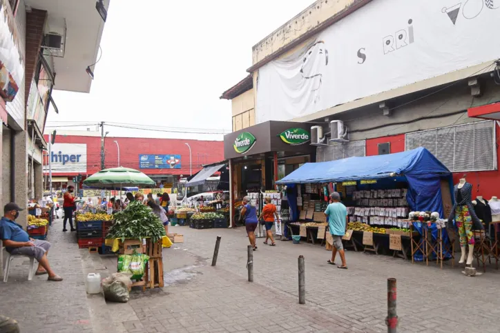 Comércios reabertos