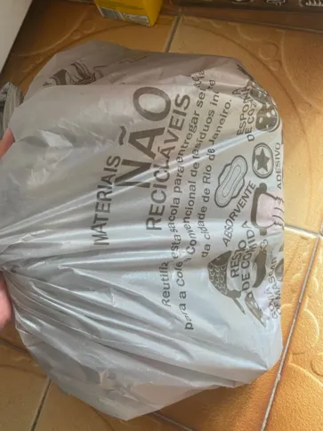As sacolas cinzas de Sandra não foram cobradas