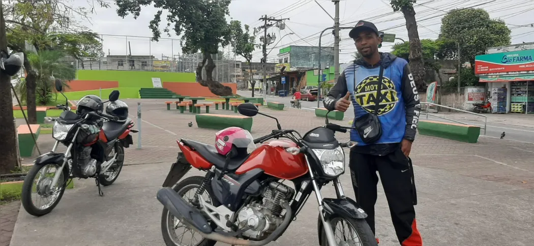 O mototaxista que trabalha no local percebe a melhoria no espaço