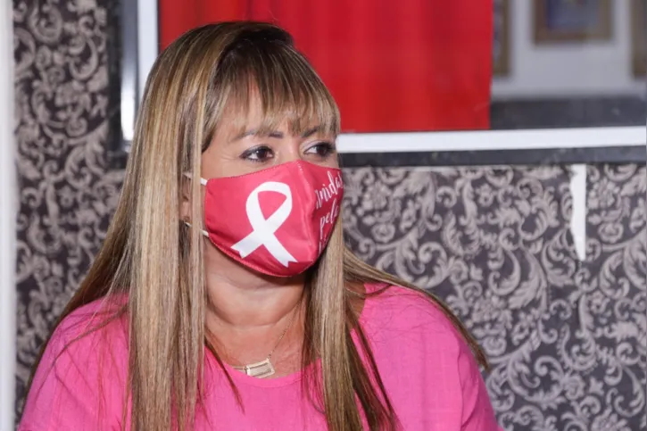 Patrícia Silva auxilia as mulheres na luta contra o câncer