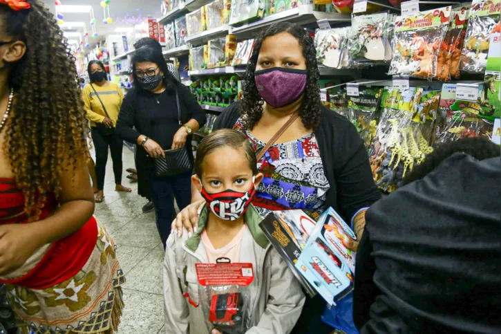Patrícia Nogueira também presenteou seus filhos nesta terça-feira (12)
