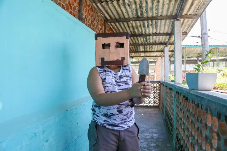 João construiu até coisas do Minecraft, jogo que ele gosta 