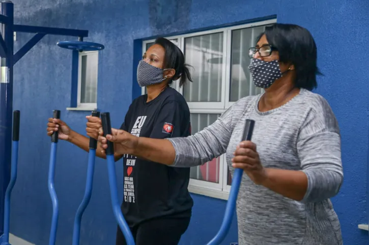 Rosemary e Magda sempre vão ao projeto, que é gratuito