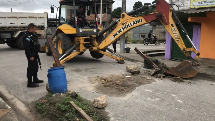 Ação da PM retirou cerca de 10 barricadas de avenida no Boaçu