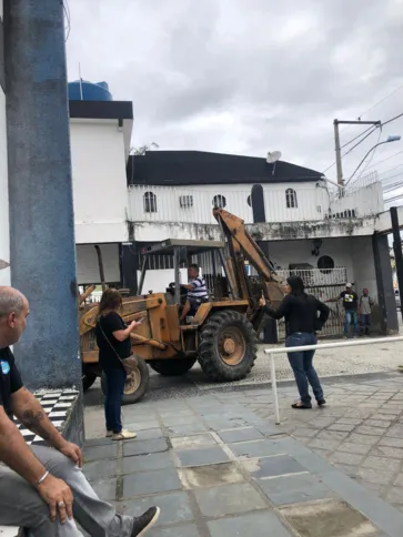 Equipamentos para realizar demolições e mudanças.