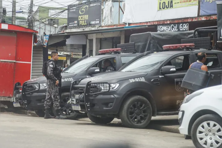 Operação continua no local
