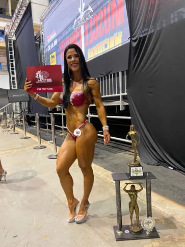 Debora Pereira, fisiculturista profissional