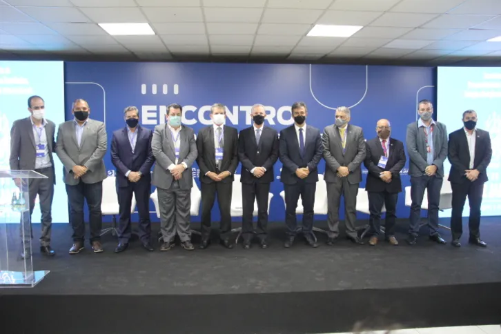 Líderes de diversos municípios e empresas estiveram no local 