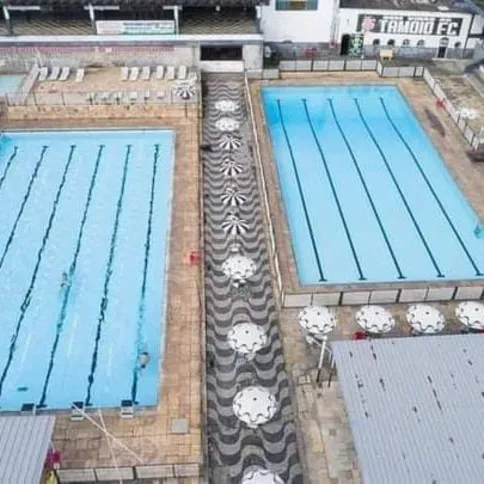 Estado da piscina em dias normais no Clube Tamoio