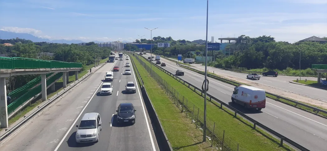 Trânsito mais intenso no sentido Niterói