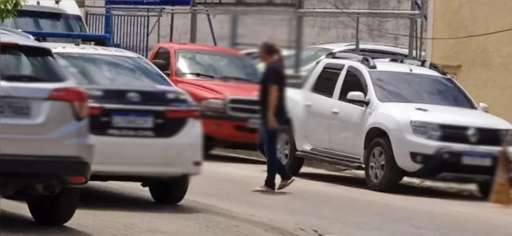 Homem ameaçou se matar na delegacia