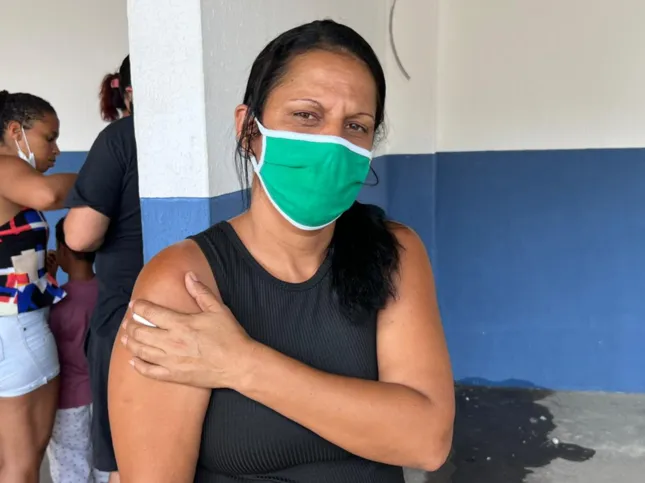 Vânia foi uma das que se vacinou contra a gripe nesta quarta-feira (01)