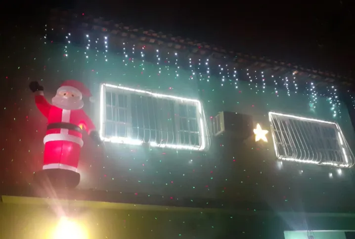 A casa fica mais iluminada no período da noite