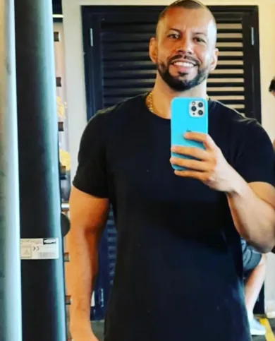 Hoje, Thiago tem 39 anos e é administrador 