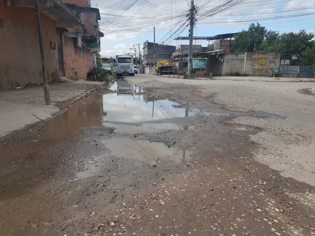 Problema, segundo os moradores, existe na rua há muitos anos