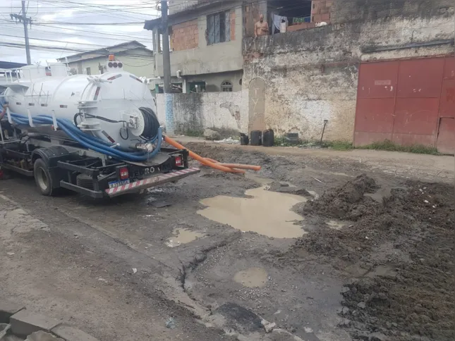 Começaram a ser feitas obras na Rua Uberlândia nesta segunda-feira