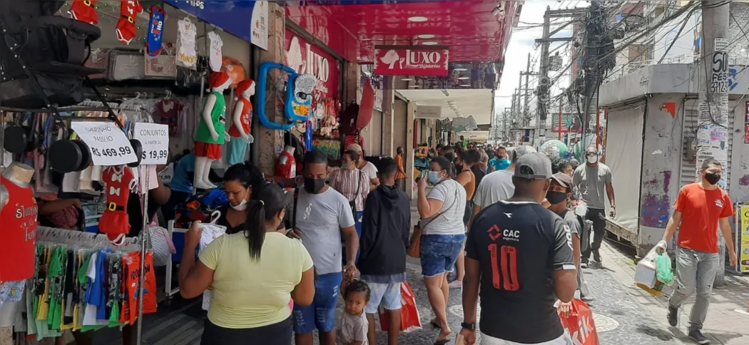 Ruas estão lotadas no Alcântara