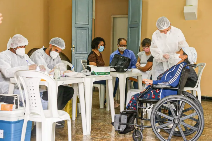os treze idosos que serão transferidos estão passando por exames