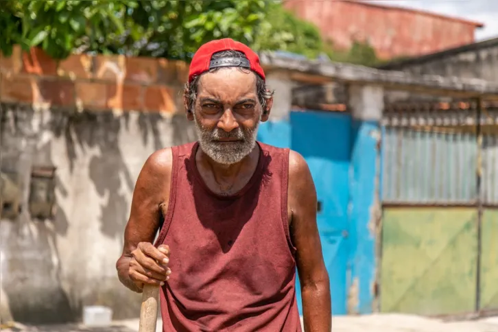 Jorge Luiz Alves, de 60 anos, relatou como é a vida no local