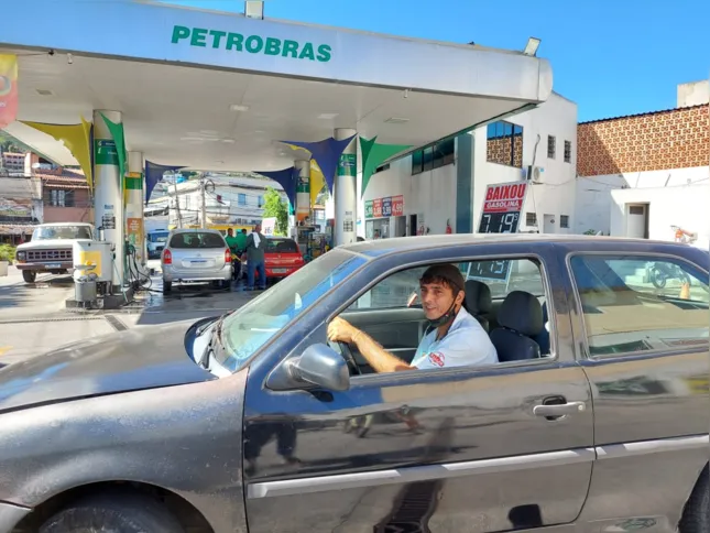 Luiz não consegue mais encher o tanque