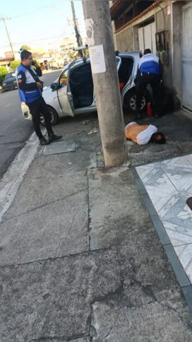 Um suspeito foi baleado