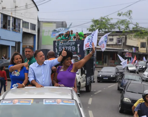 O candidato realizou uma carreata que passou por dez bairros de São Gonçalo, iniciada no Colubandê