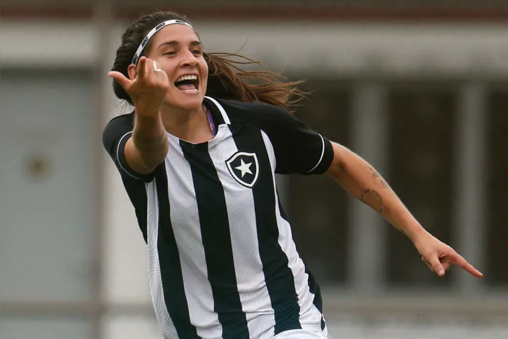 Isabella em comemoração à chegada na final do Campeonato Carioca Feminino Sub-20