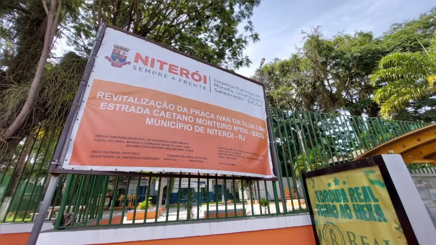 Banner da Prefeitura coloca a data oficial do fim da obra como 3 de dezembro