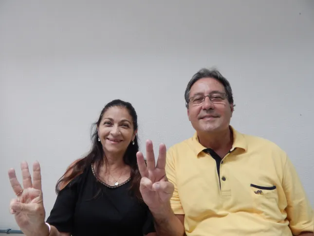 Roberto Salles e a professora Izabel Paixão concorrem pela Chapa 3