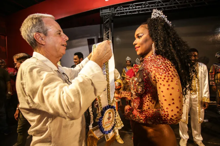 Paola Nascimento como Rainha
