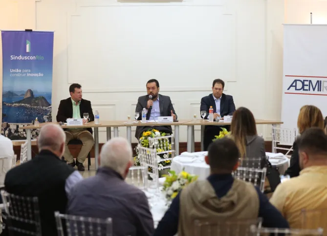 Cláudio Castro candidato participou de um evento com representantes dos setores da Construção Civil e Imobiliário
