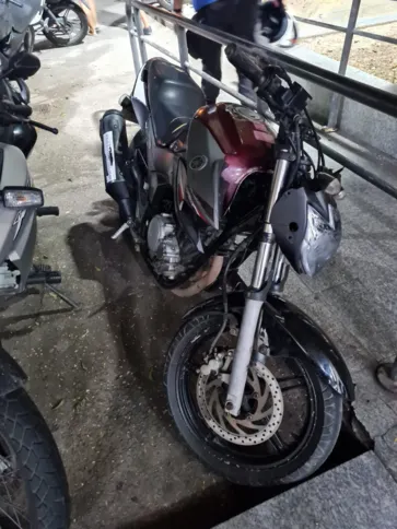 A moto em que eles estavam foi apreendida