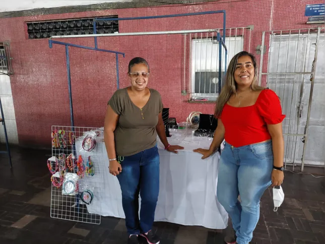 Estreantes na feira, Márcia e Kelly estão com grandes expectativas