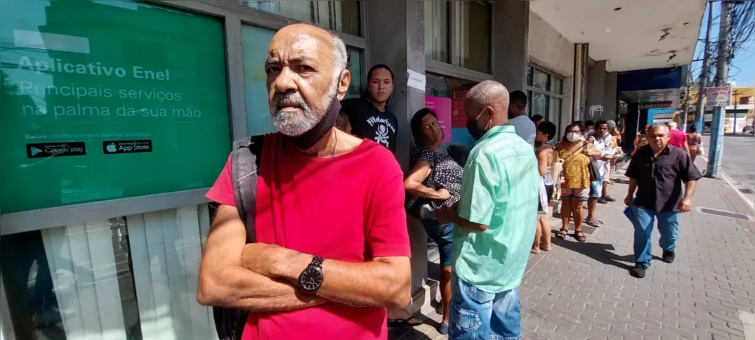 Luiz Carlos conta que não recebe a conta em casa e tem sempre que ir na empresa