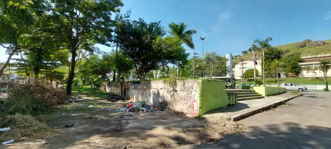 O lixo atrai mau cheiro e bichos
