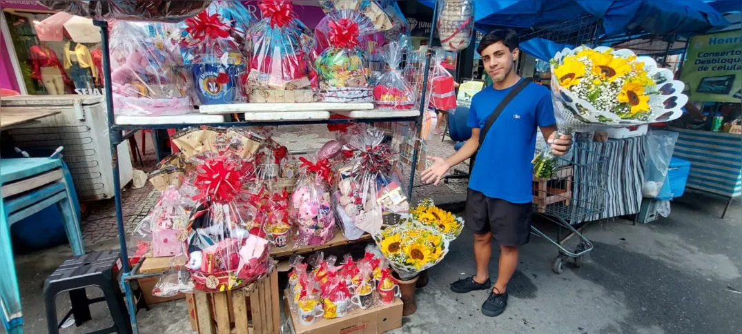 Flores e chocolates são presentes primordiais na data